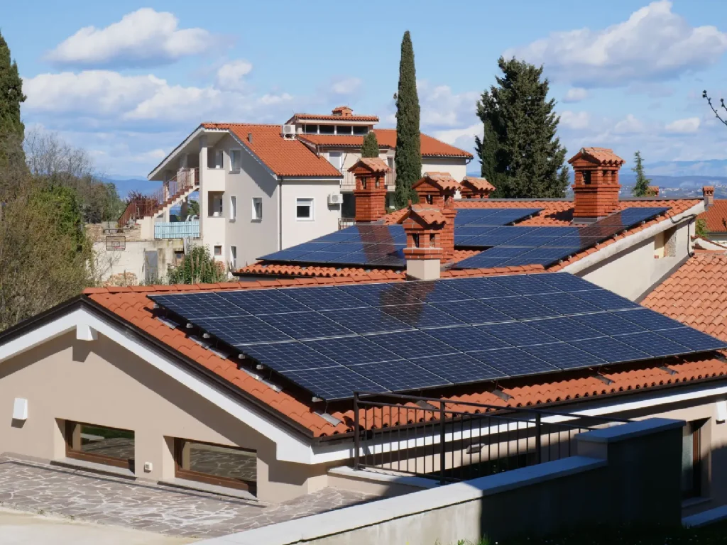 Which Type of Solar Panel Is Best for Your Project? Complete Buyer’s Guide